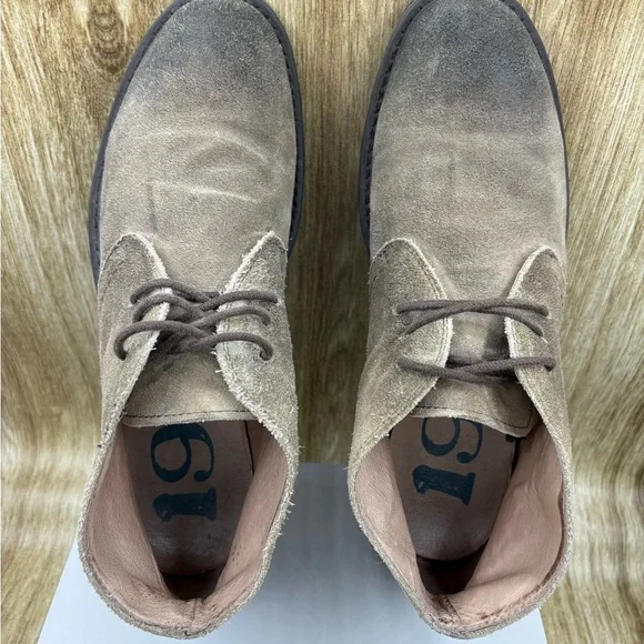 1901 Chukka Tan Suede Boots - Picture 12 of 13